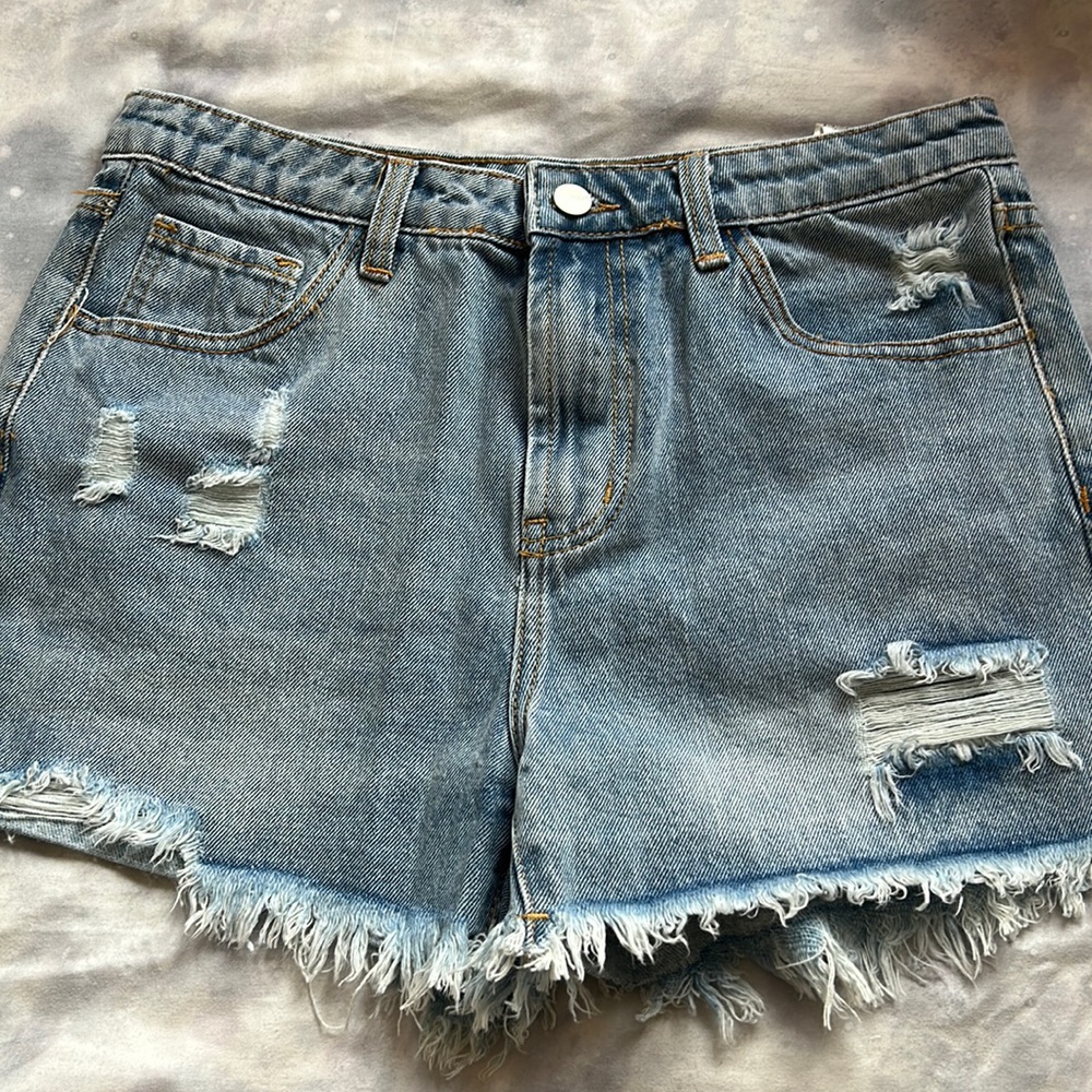 SHEIN Medium washed denim shorts Size Small (fits like medium)
